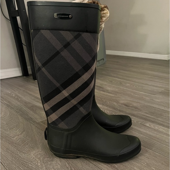 Burberry Rainboots - Picture 1 of 4